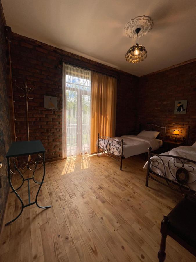 Odo'S Guest House Мартвілі Екстер'єр фото